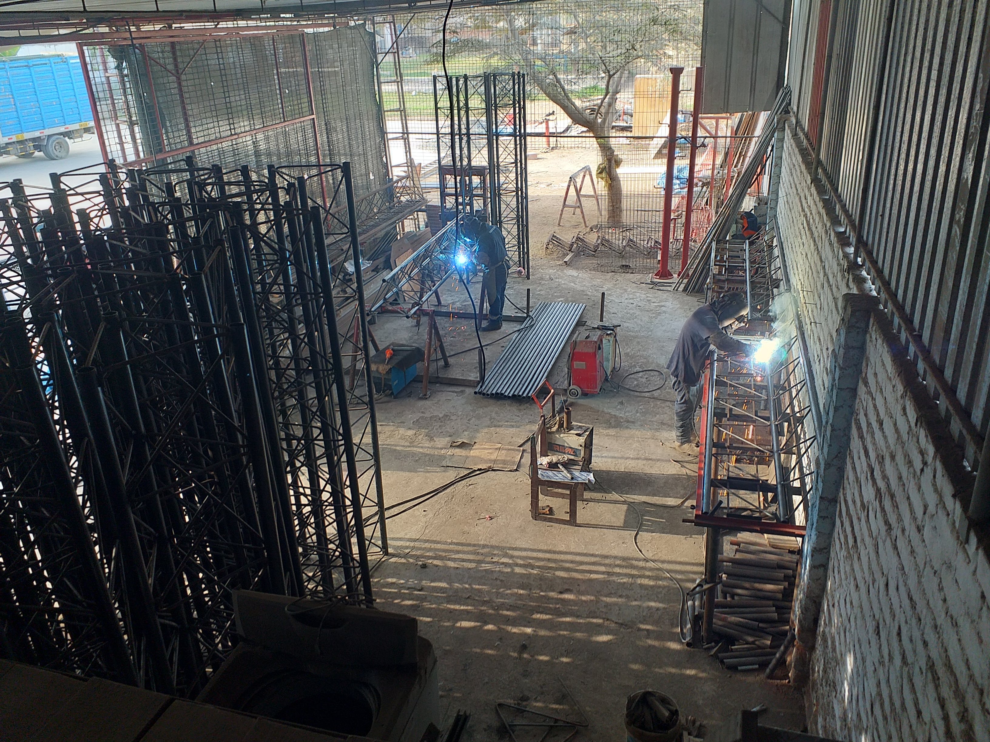Fabricación de torres arriostradas (ventadas)